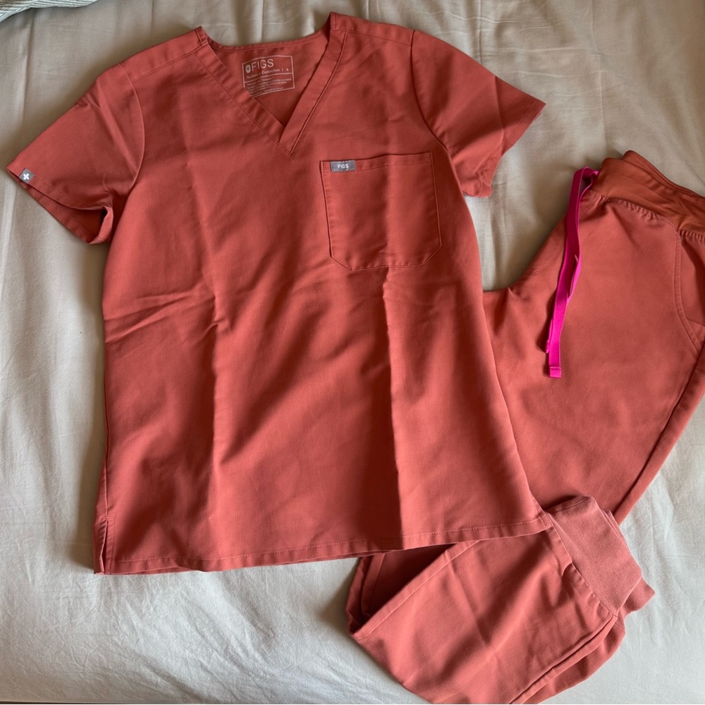 FIGS Terracotta Scrub Set
